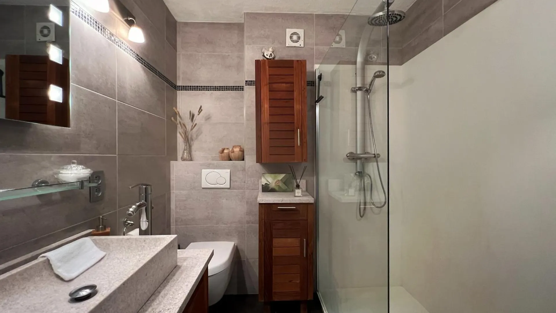 Vakantiestudio Duinhelm, Oostende - A Cosy Place By The Sea